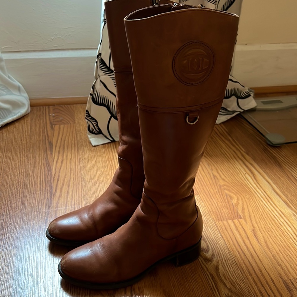 Etienne Aigner 7.5 women’s leather boots